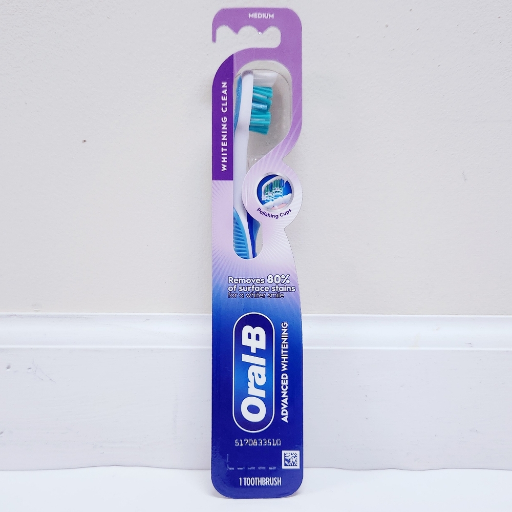 🍭7/$15 Oral-B Advanced Whitening Toothbrush Medium